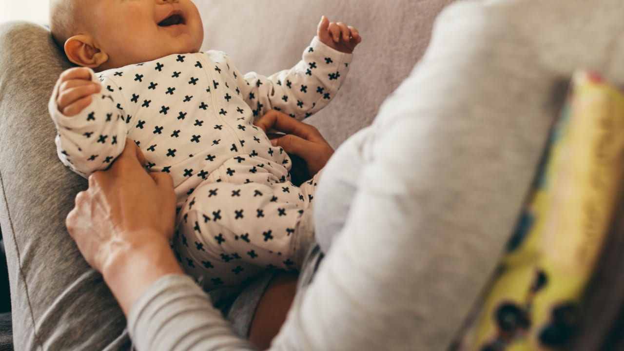 新生児との遊び方はさまざま！親子でコミュニケーションを取ろう！