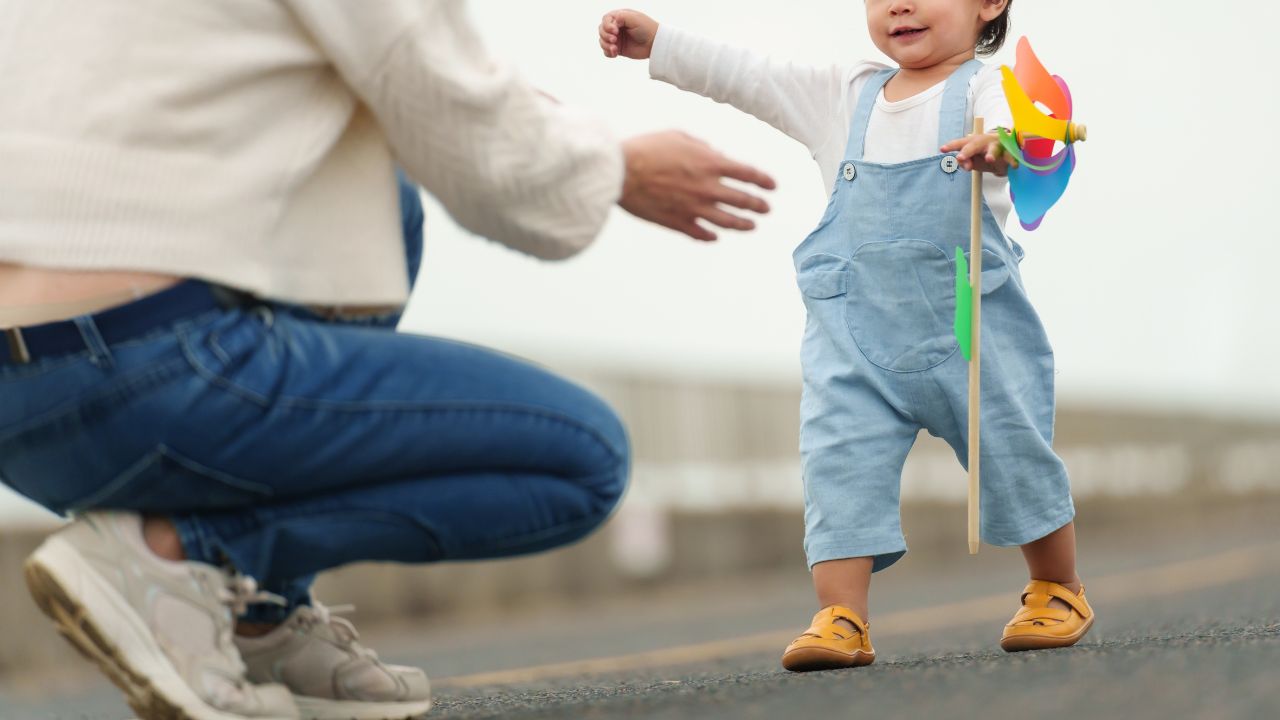 1歳の育児のポイントは？発達状況やおすすめの遊び方についても解説！