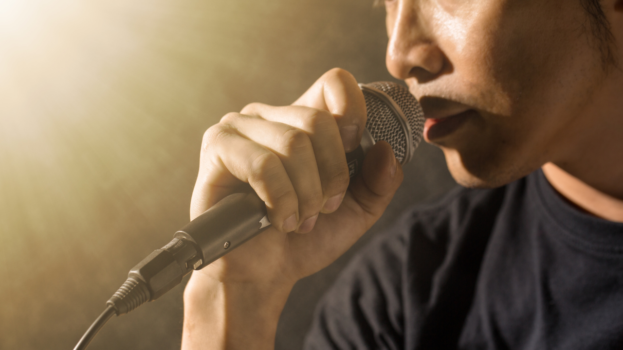 ダミ声は自分の魅力！改善・習得をするなら正しい方法を知ろう