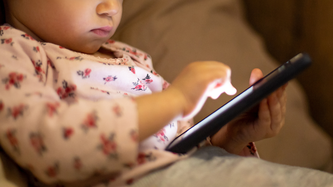 スマホの電磁波が赤ちゃんに与える影響