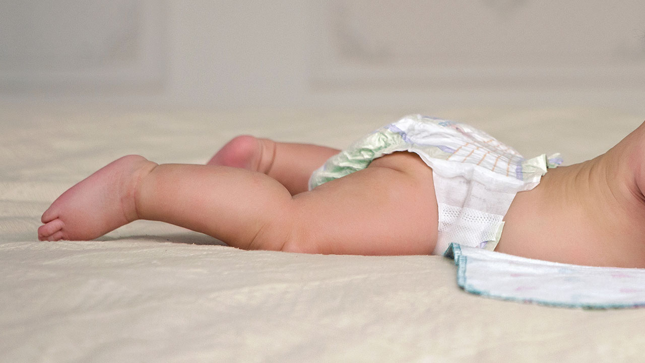 赤ちゃんの寝返りはいつ頃始まる？