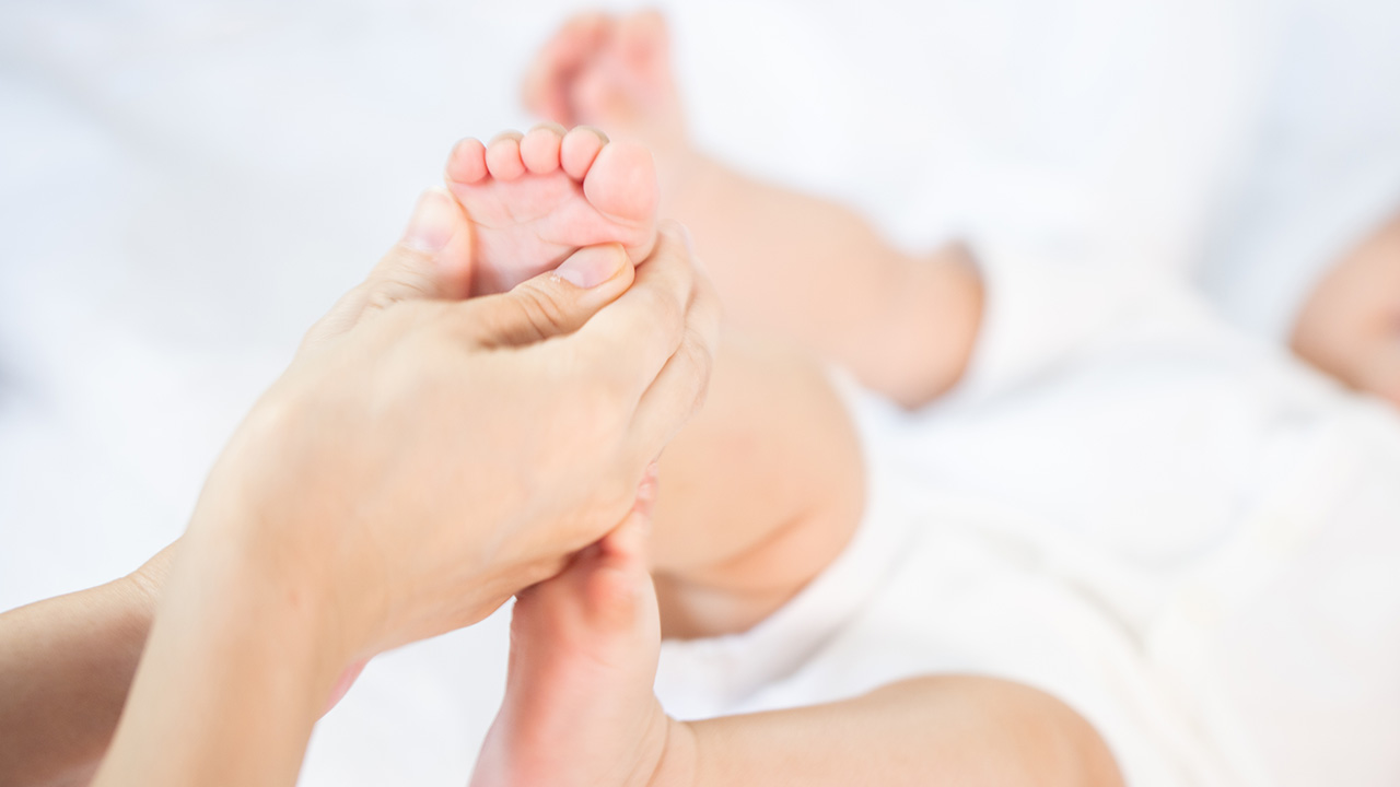 赤ちゃんの寝返りの練習方法