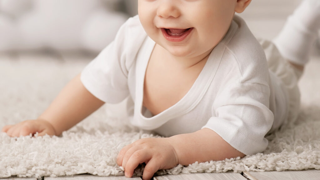 【生後3ヶ月】赤ちゃんの体重やミルクの量・授乳間隔、睡眠時間など成長状態を解説