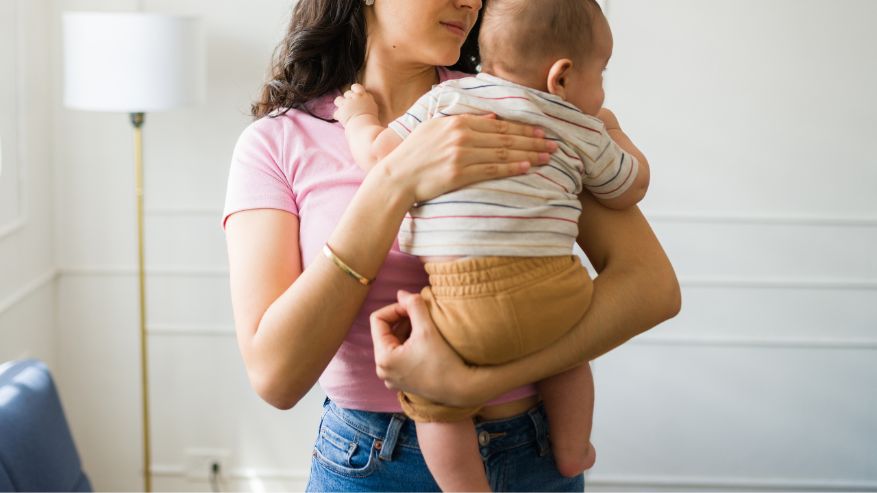 赤ちゃん（新生児）のゲップはいつまでさせる？出し方のコツやゲップしないで寝るときの対処法を紹介