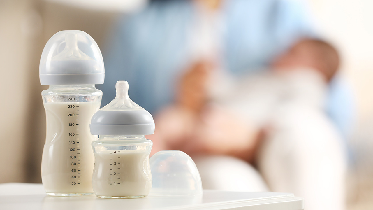 生後1ヶ月の赤ちゃんのミルクの量