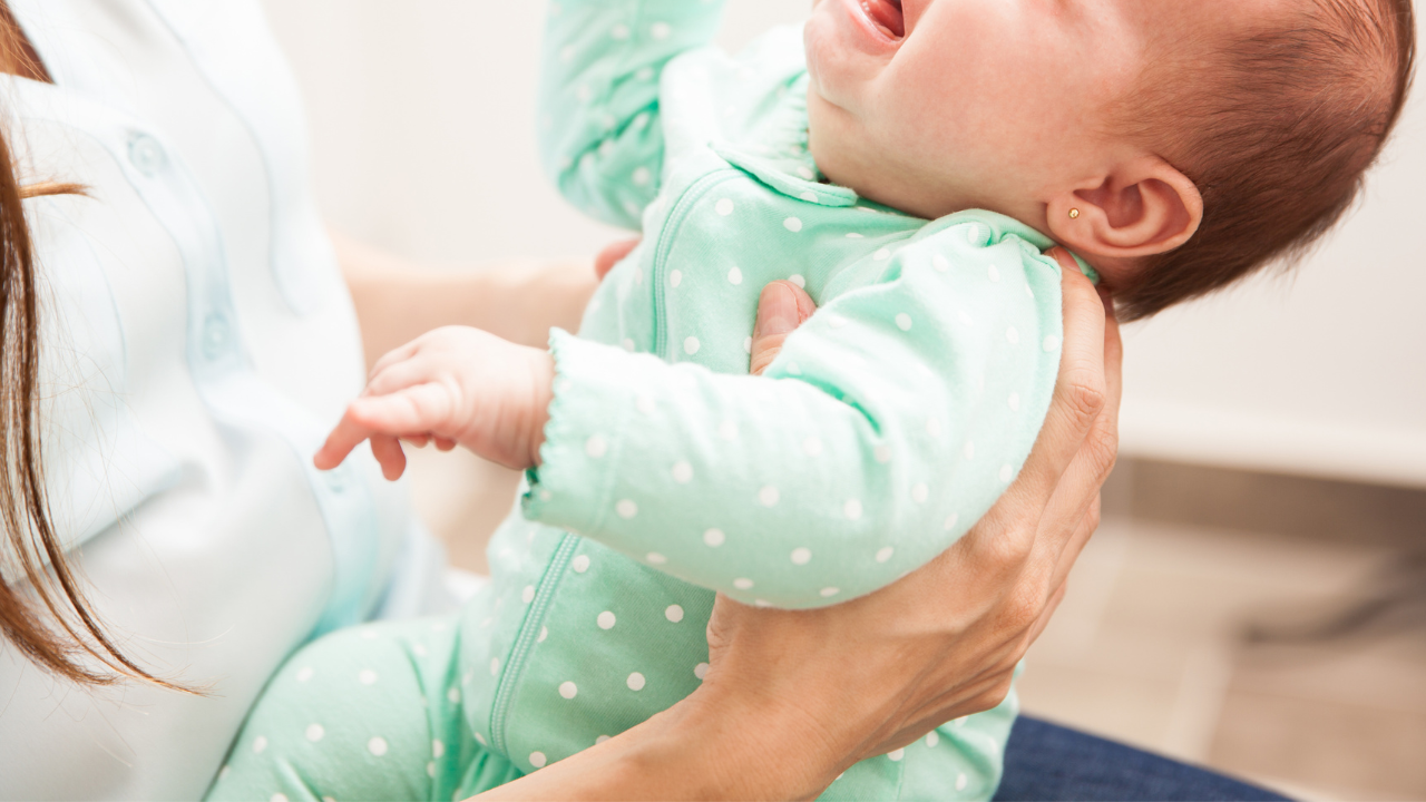 赤ちゃん（新生児）が寝ない原因とは？1日の睡眠時間や寝かしつけのポイントも紹介