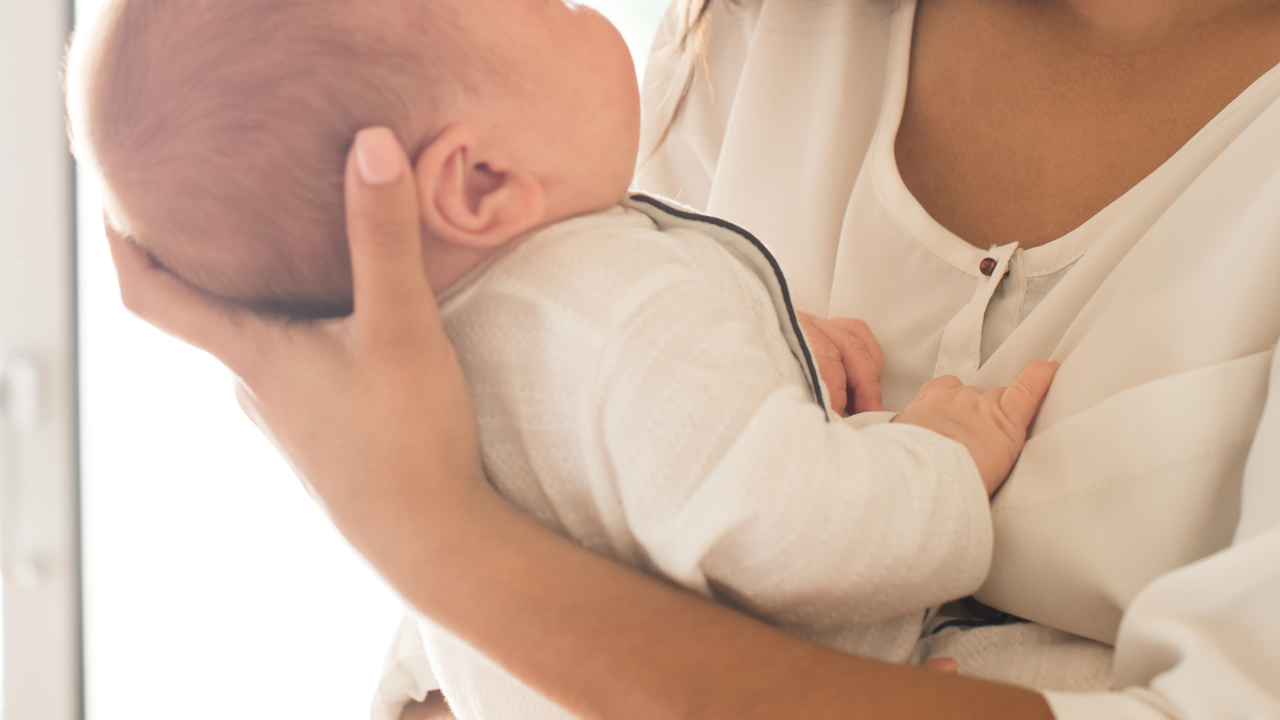 【抱っこ下手さん必見！】赤ちゃんの正しい抱き方と押さえておきたいポイントを紹介