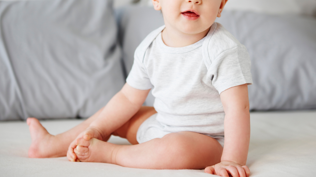 赤ちゃんのお座りの前兆を見逃さずに!優しく見守ろう