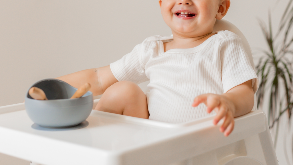 【生後10ヶ月】赤ちゃんの離乳食・ミルクの量や体重、睡眠時間など成長状態を解説