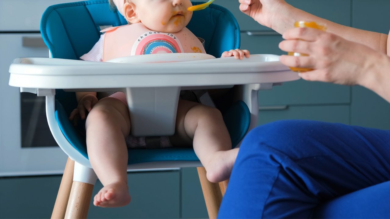 生後8ヶ月の赤ちゃんの離乳食やミルクの量