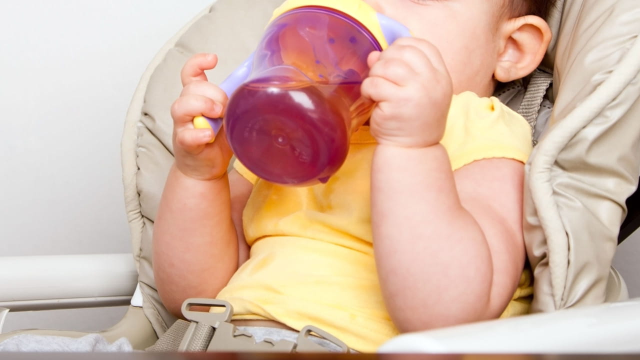 赤ちゃんに麦茶を飲ませるときの注意点