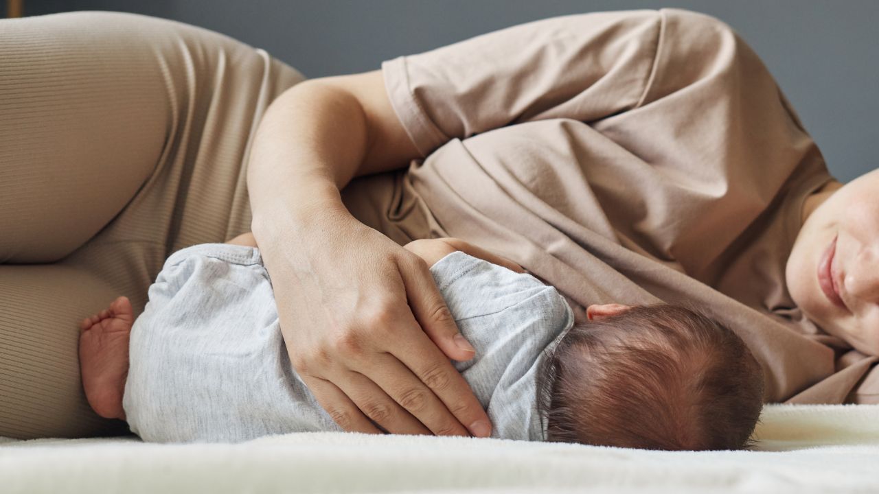 赤ちゃんと添い寝をするデメリット