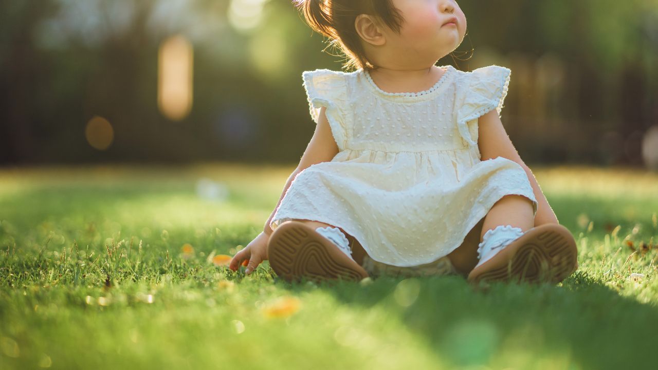 ファーストシューズデビューの時期は外の世界でいろいろな体験を!