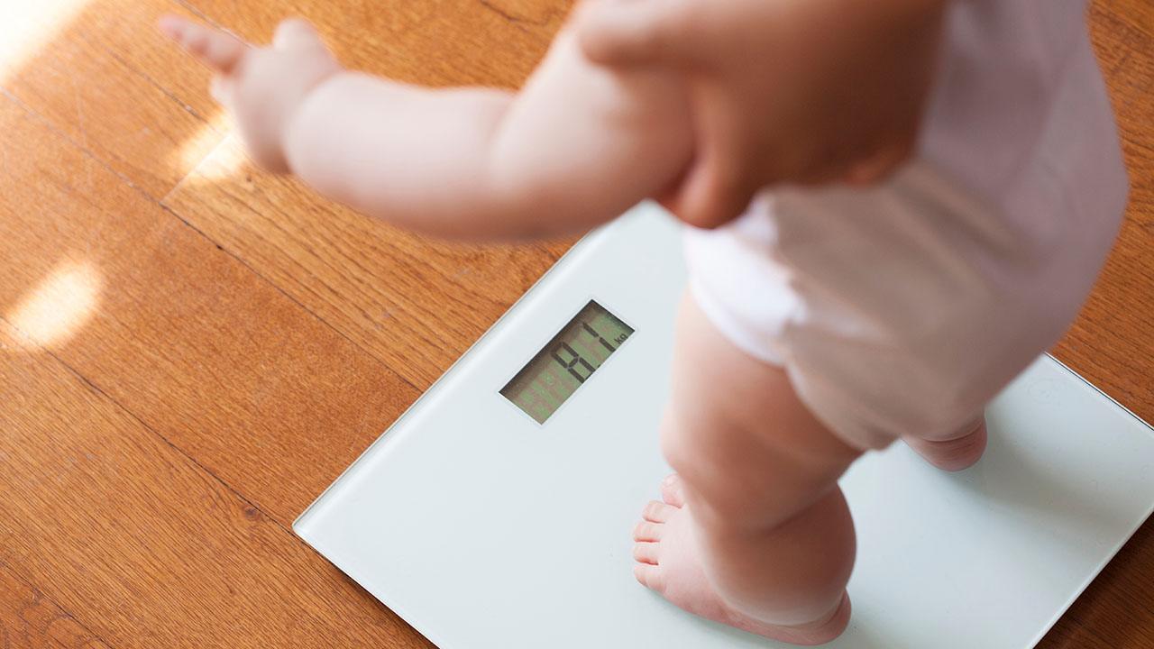 赤ちゃんの体重と身長の測り方