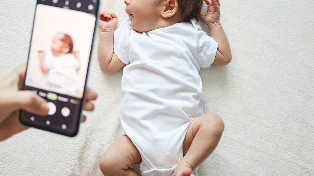 【iPhone版】赤ちゃんの写真の撮り方！自然光・設定でプロ級に