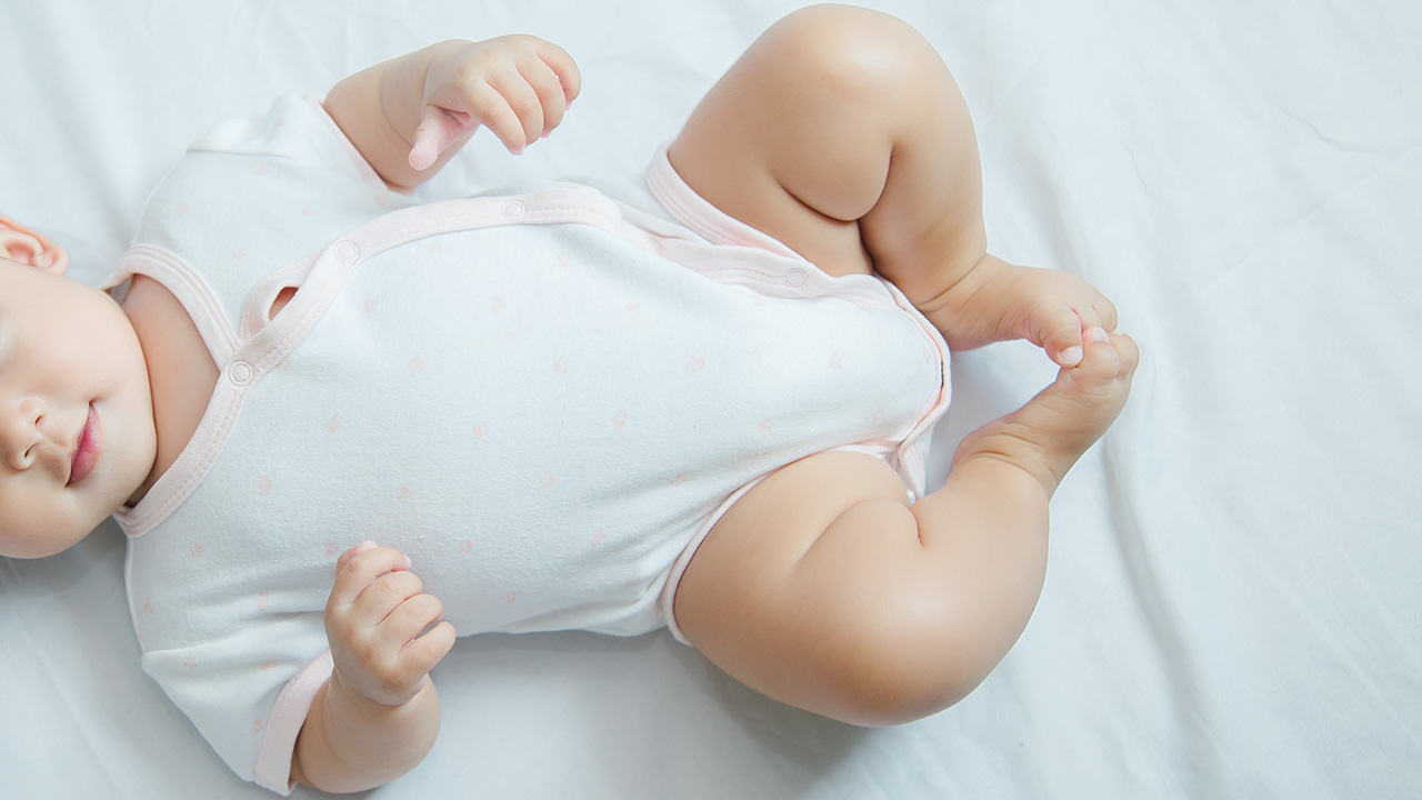 赤ちゃんの一人遊びはいつから?まず知っておきたい目安